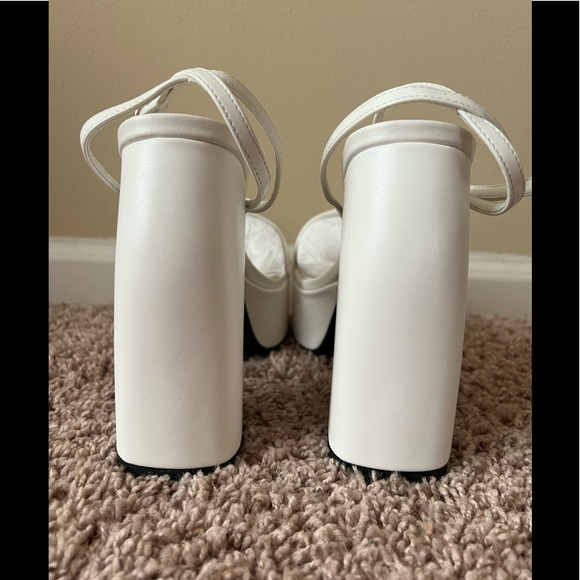 White platform sandals - Picture 4 of 6